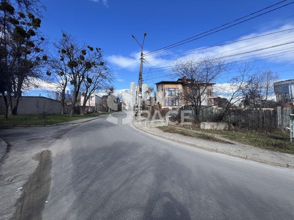 вул. Товарна, 15