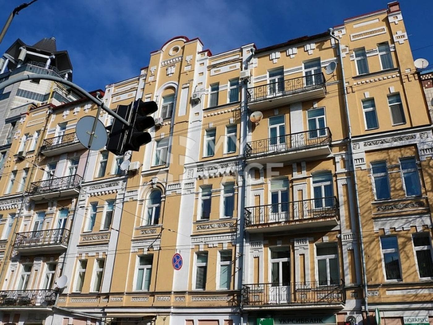 вул. Велика Житомирська, 18а