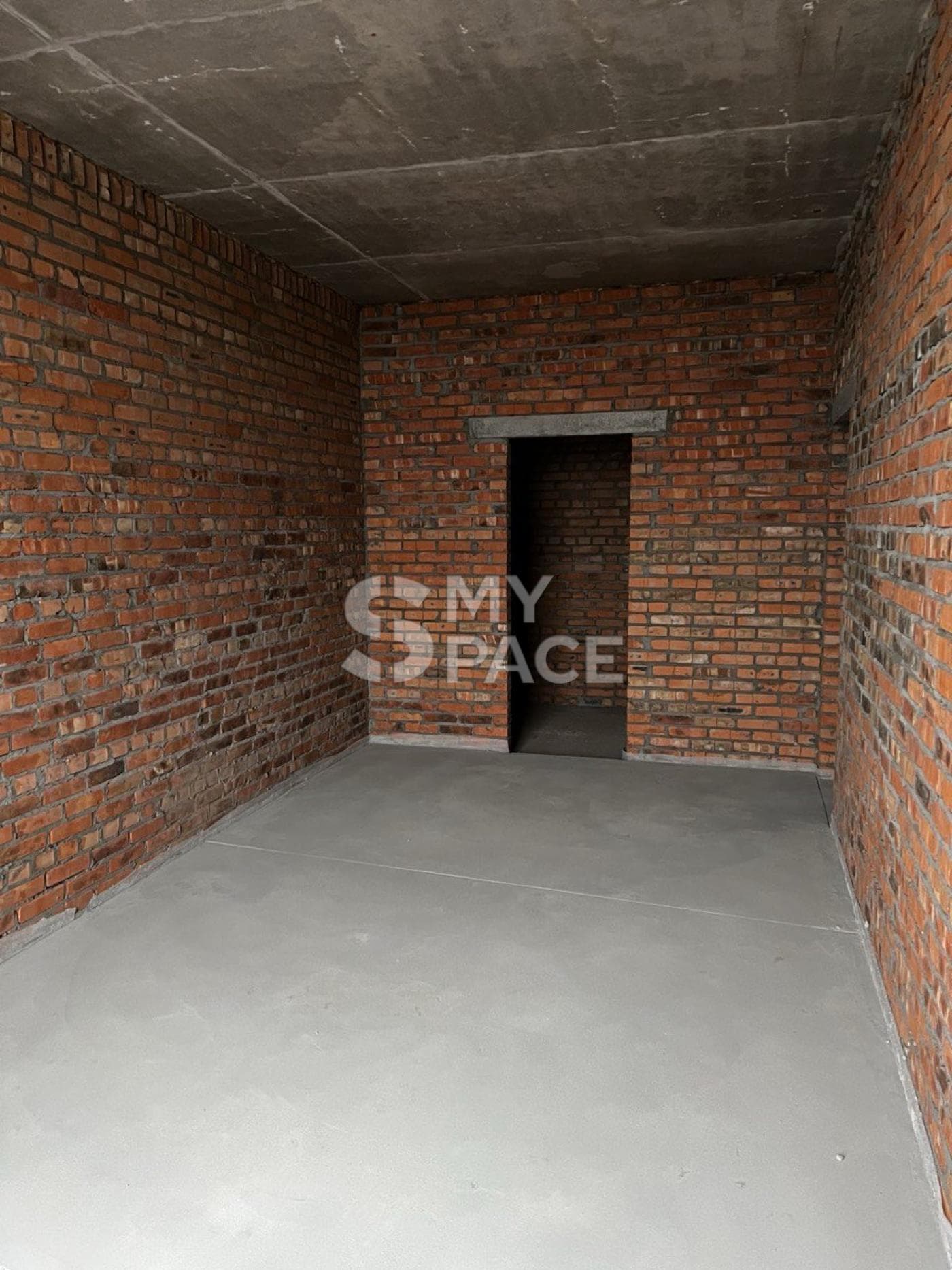 RC Edelweiss House, vul. Zvirynetska, 70A