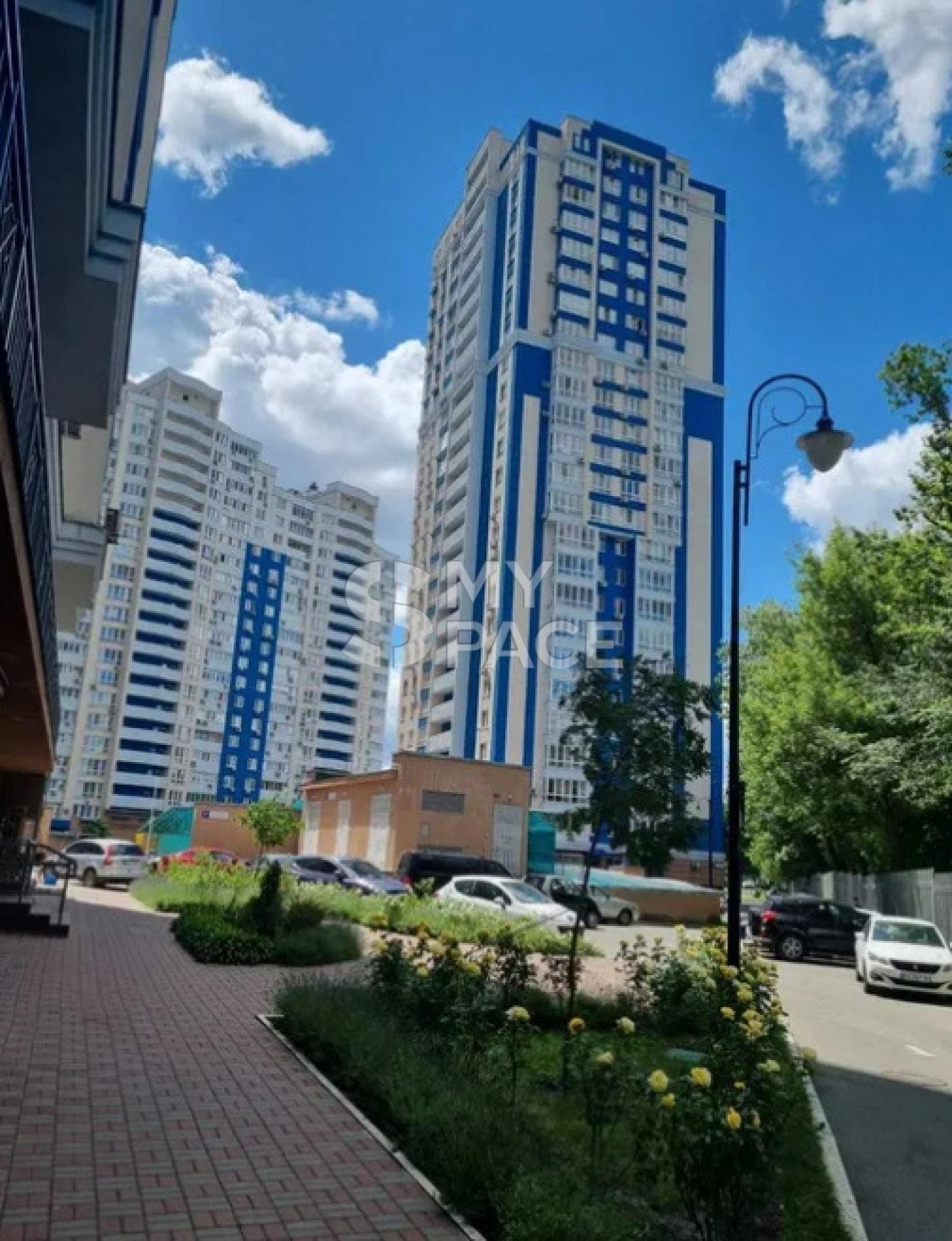 вул. Сікорського Ігоря, 1