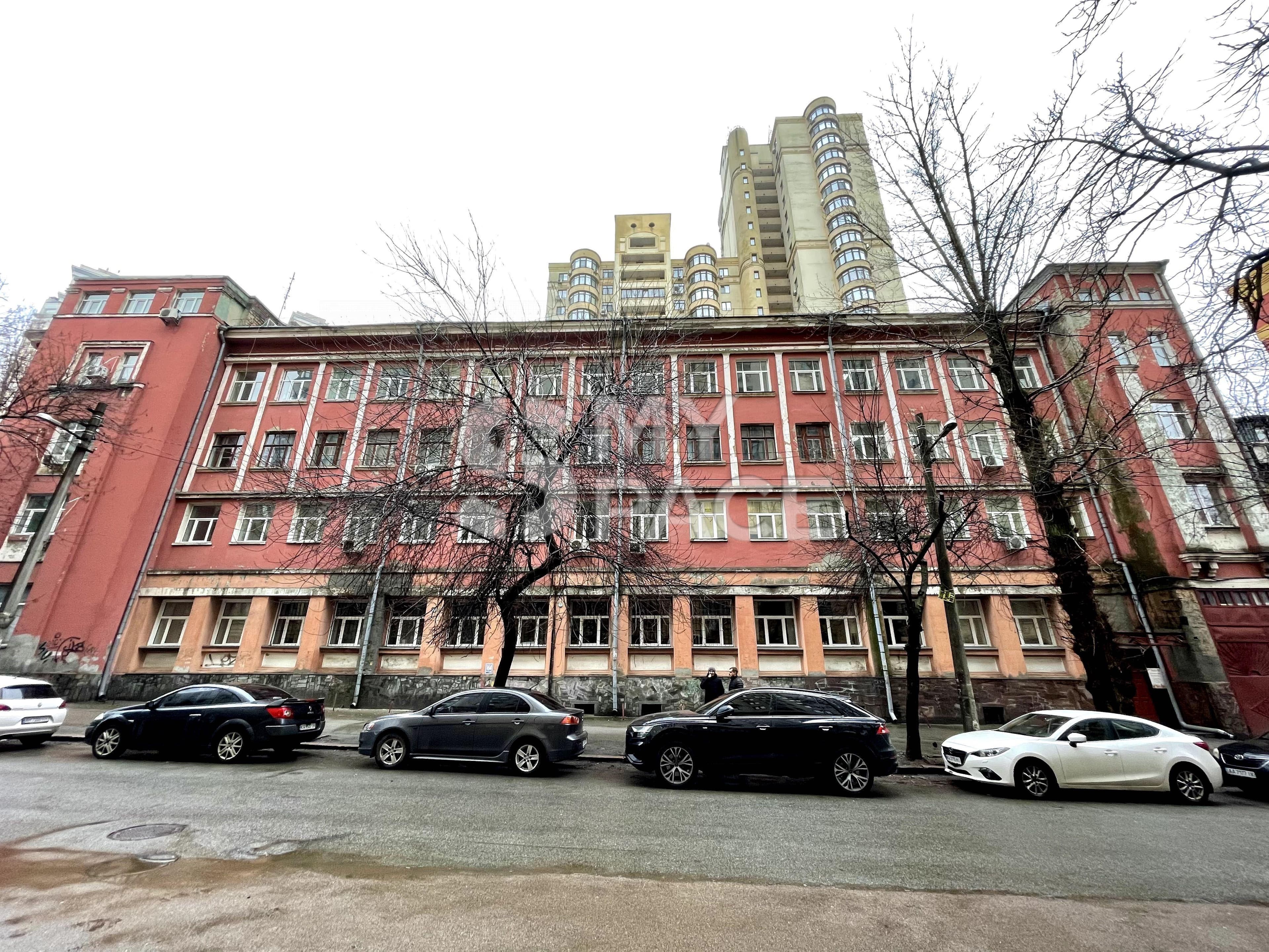 вул. Дмитрівська, 71