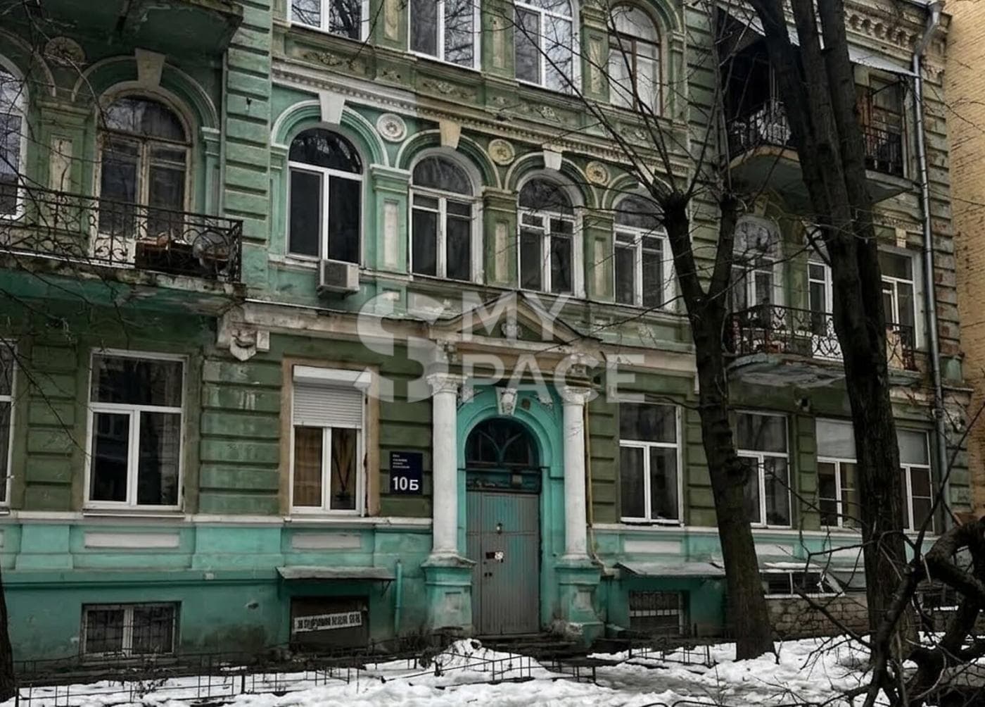 вул. Є. Чикаленка, 10Б