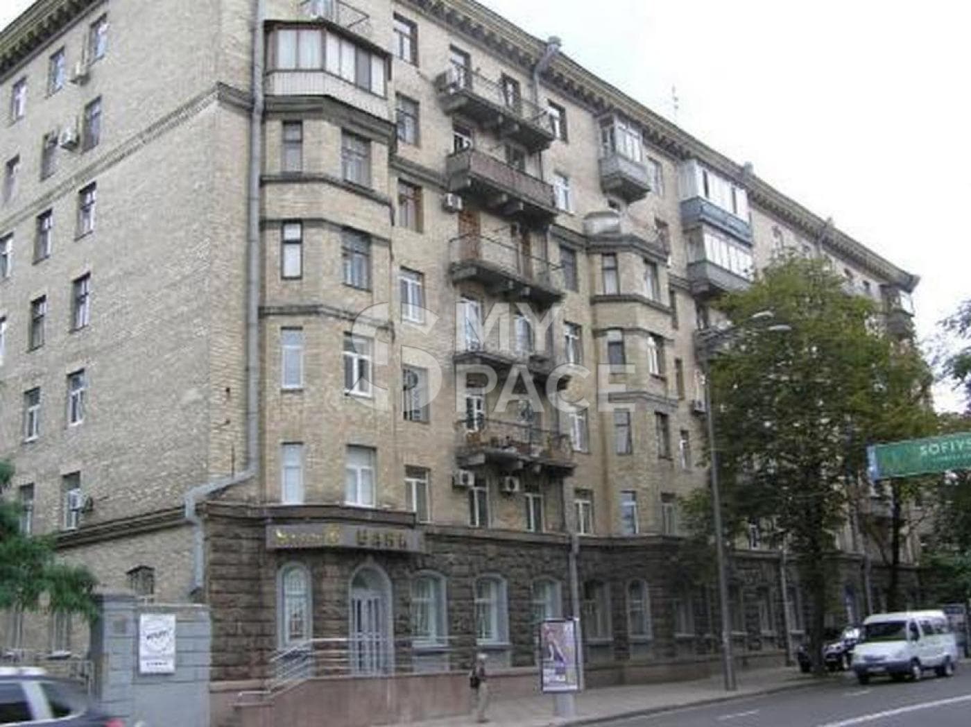 vul. Mykhaila Hrushevskoho, 34/1