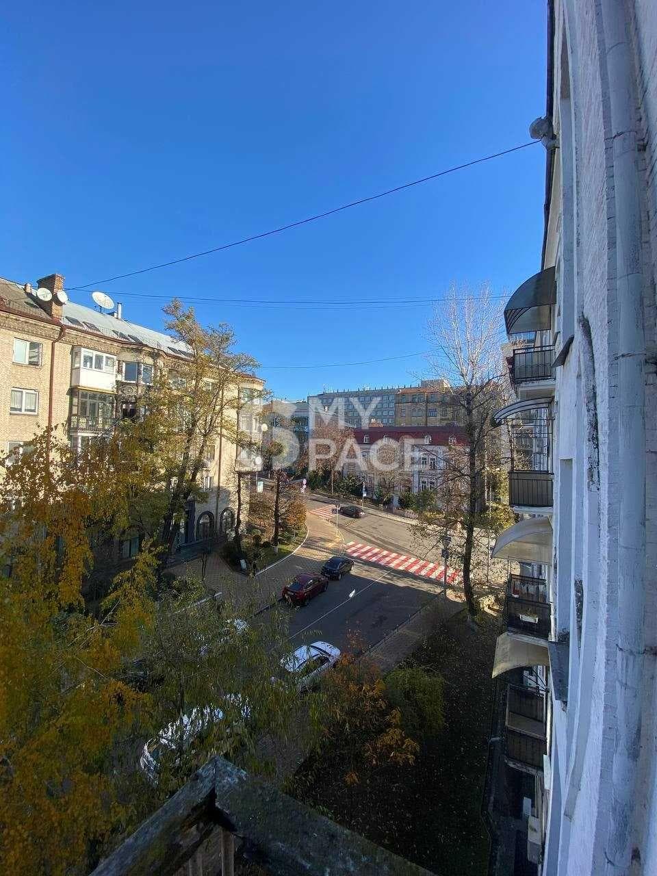 вул. Тарасівська 16.