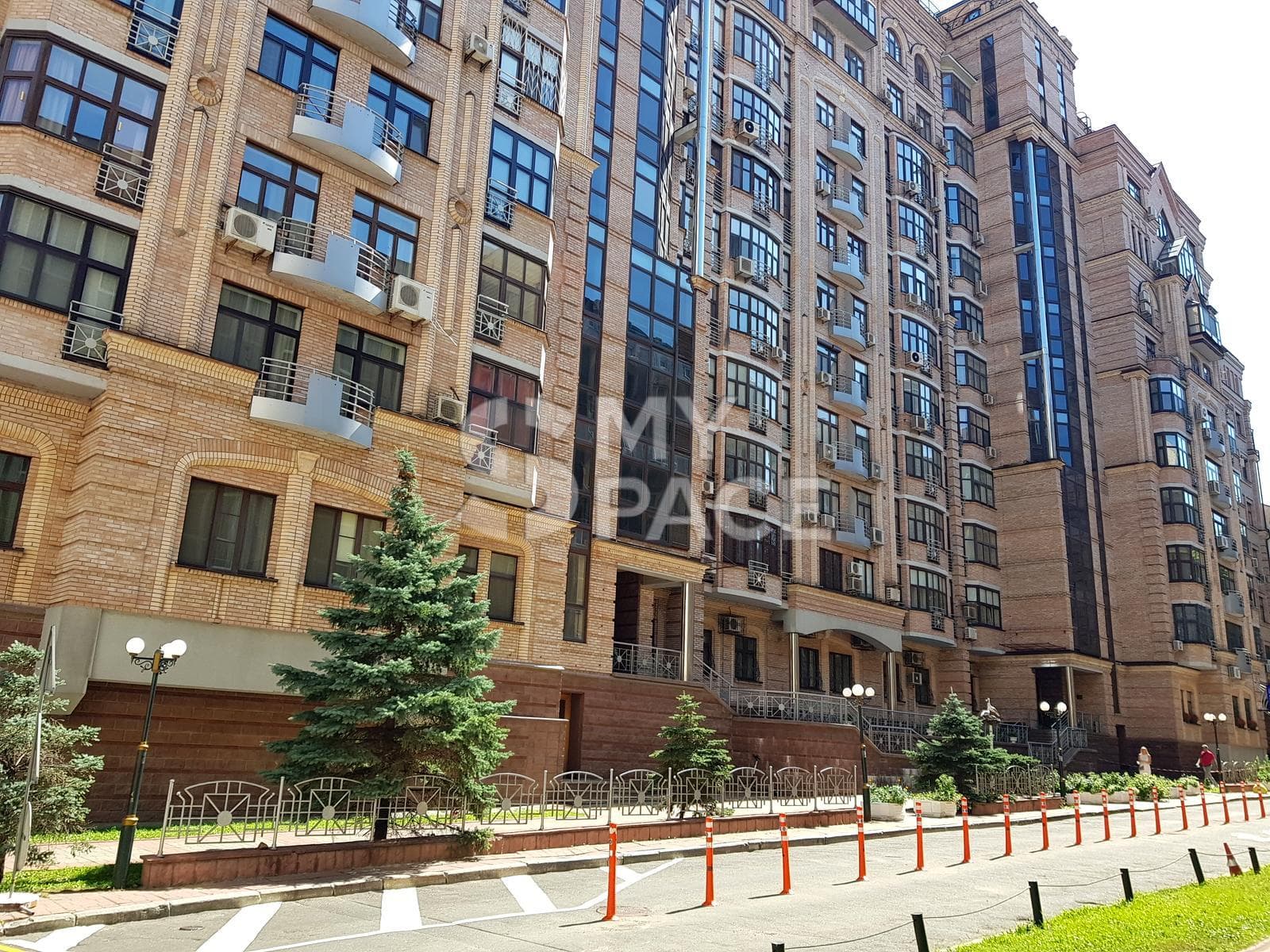 Вул. Паторжинського, 14