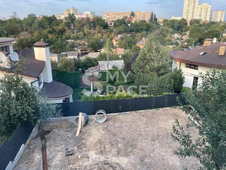 вул. Листопадна, 1б/2