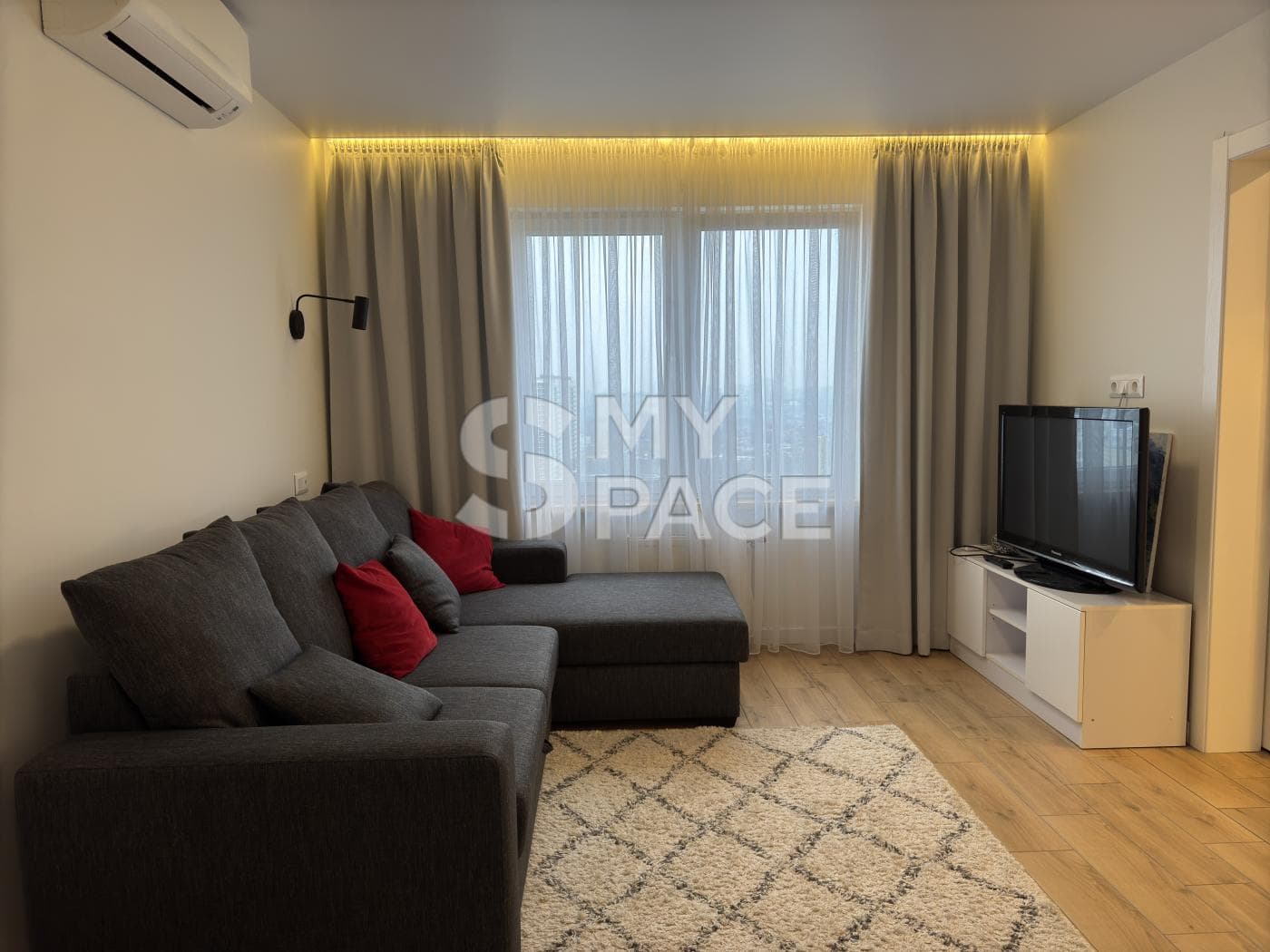 ПРОДАЖ Вул. Ю. Здановської 36В, ЖК Амурський, 3-к, 85м²