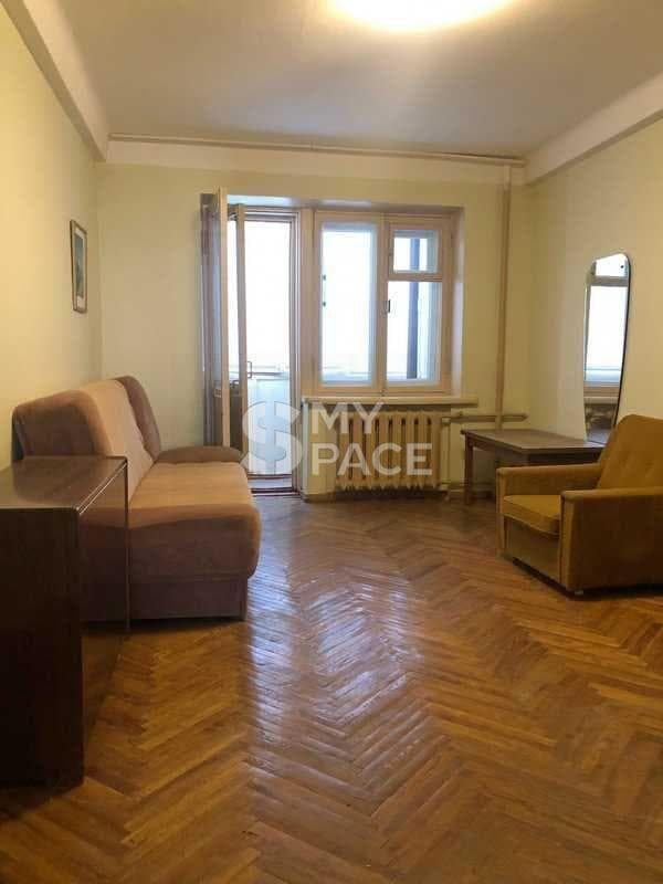 Вул. Лесі Українки,28