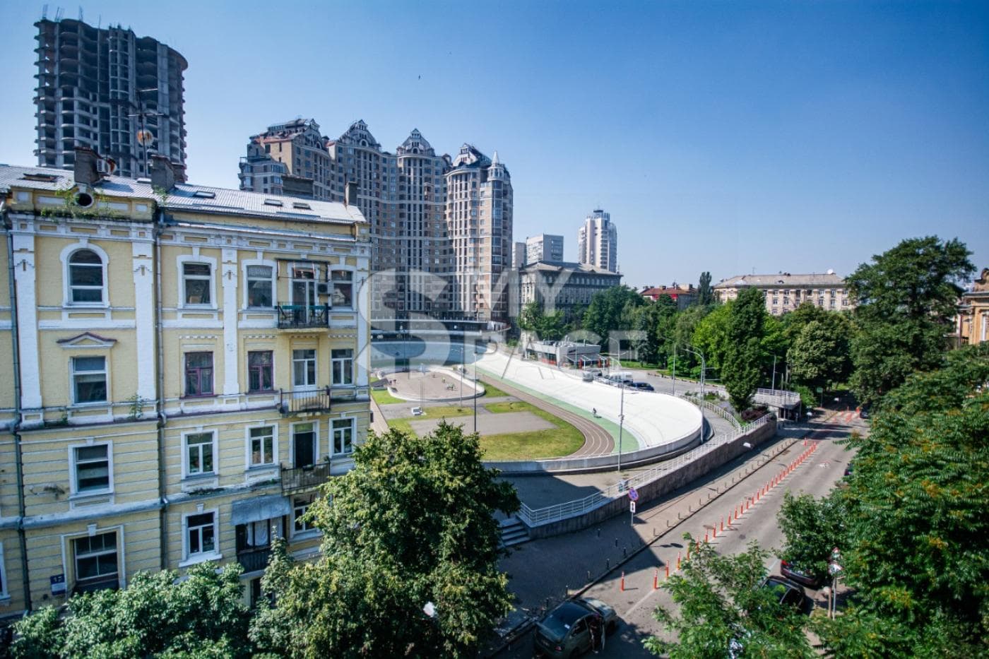 Дворівнева 133м Липинського (Чапаєва) велотрек,золоті ворота