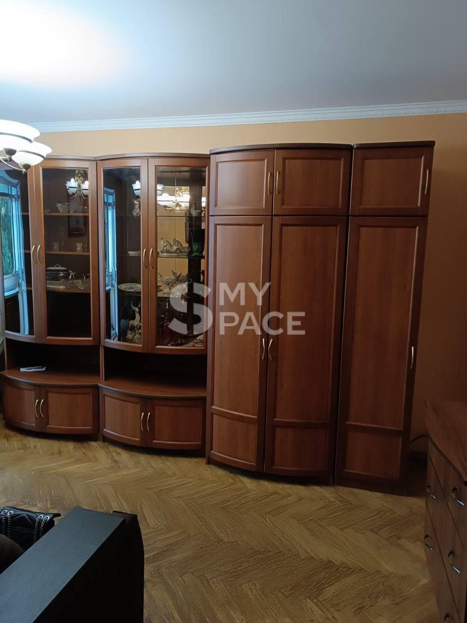 вул. Коновальця Євгена, 15к3