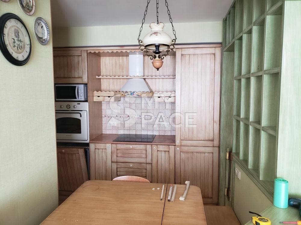 Пр-т Миколи Бажана, 16