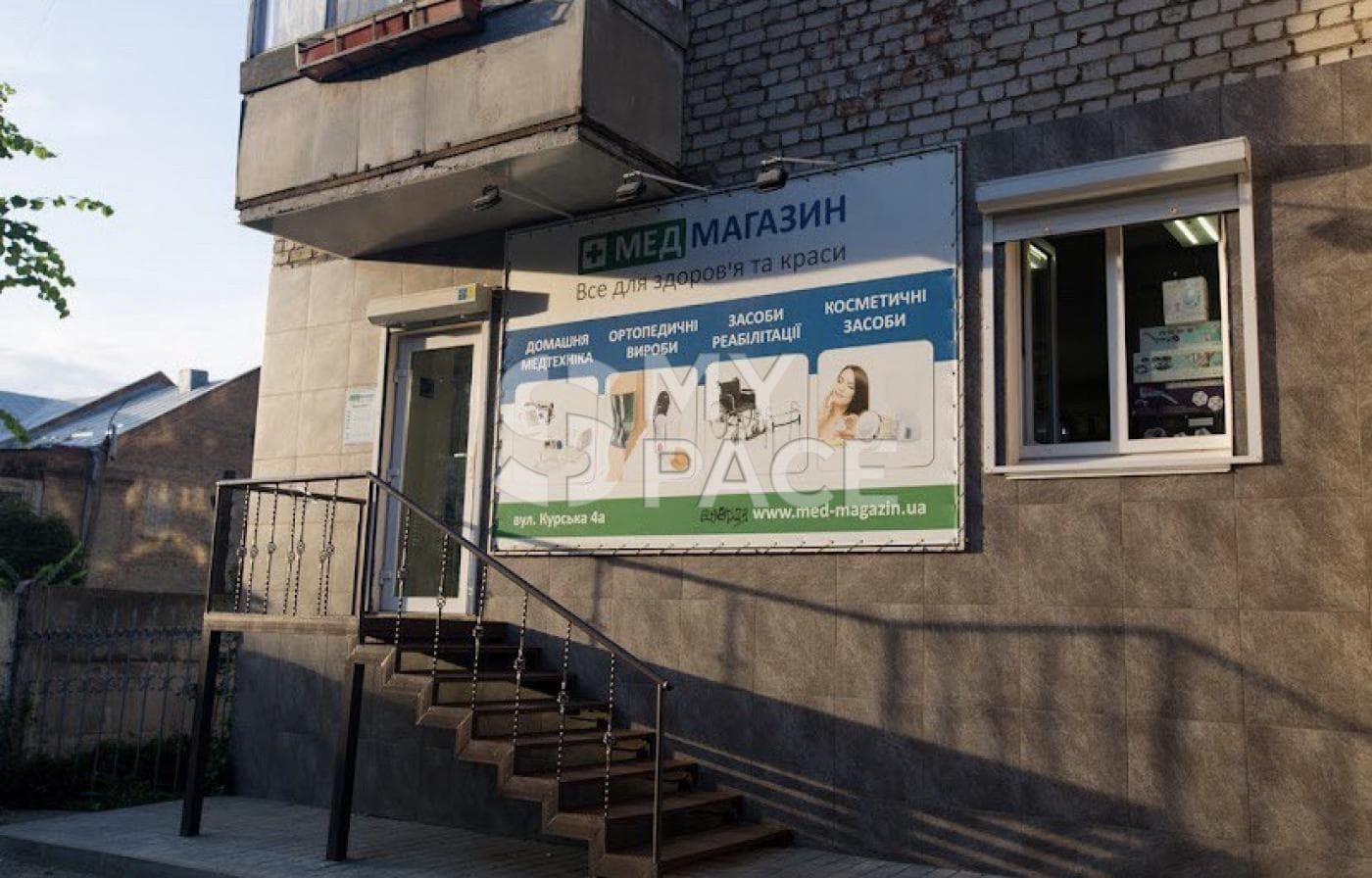 Фасад, торгове приміщення, Курська 4а