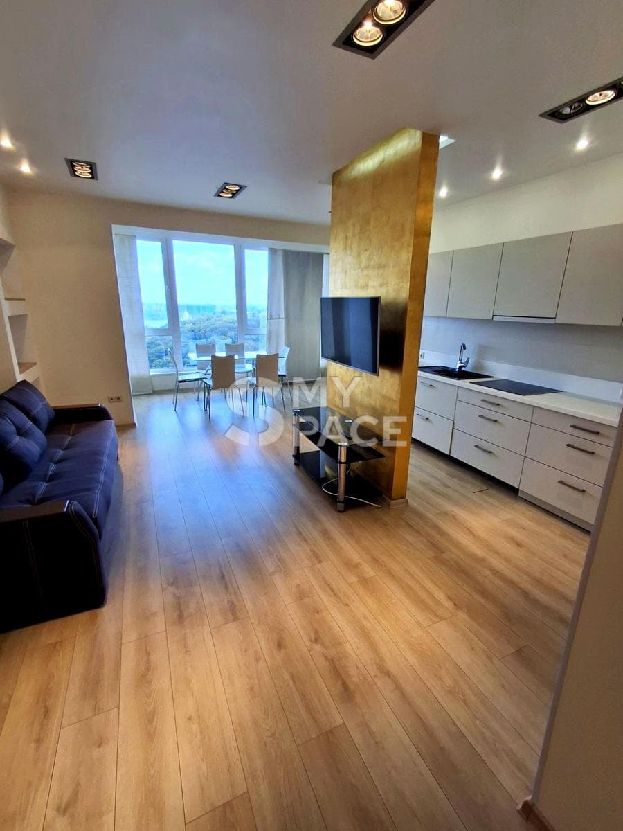 Продаж 3к квартири з панорамним видом вул. Старонаводницька 8Б