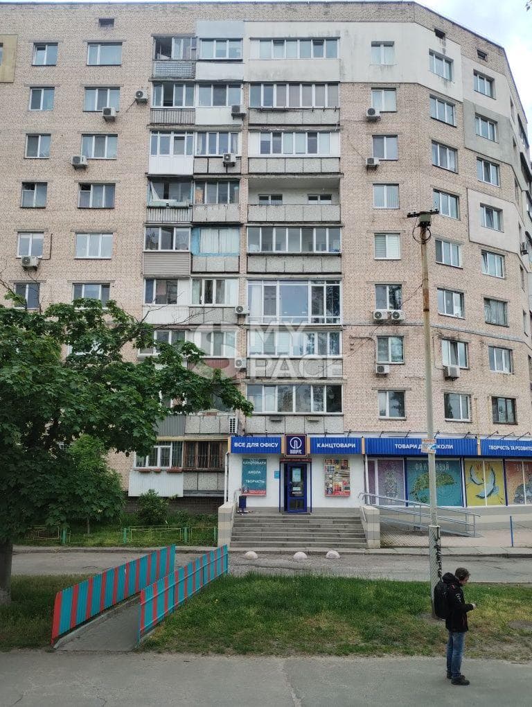 Пр. Володимира Івасюка, 15