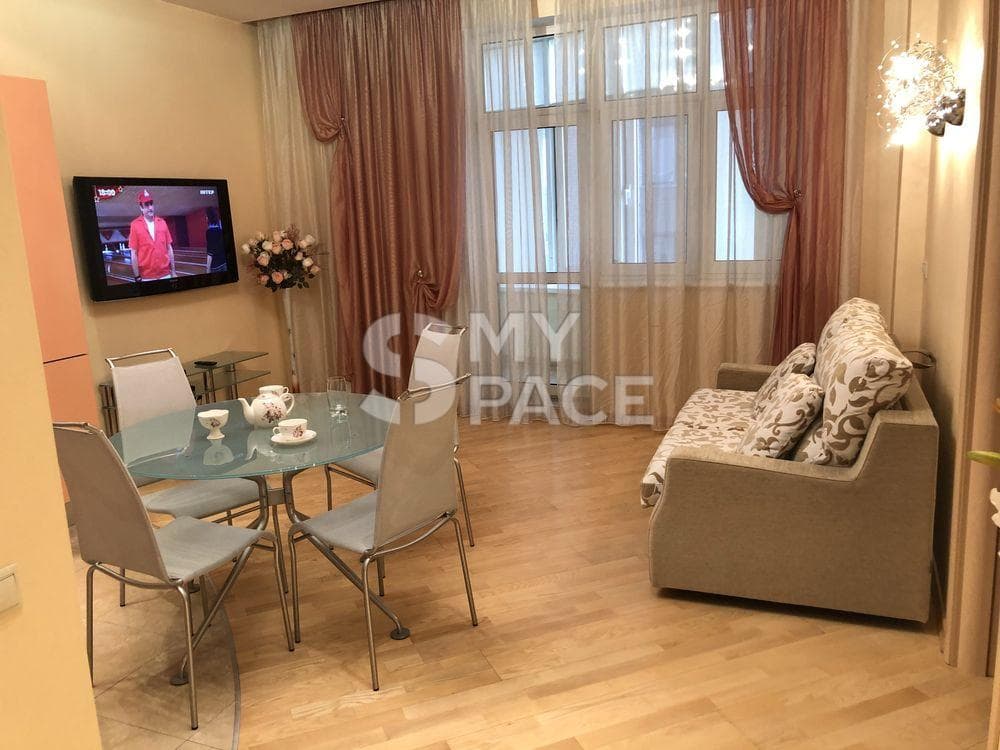 Вул. Антоновича, 72.