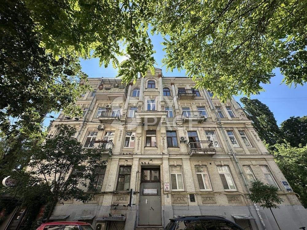 Рейтарська 25