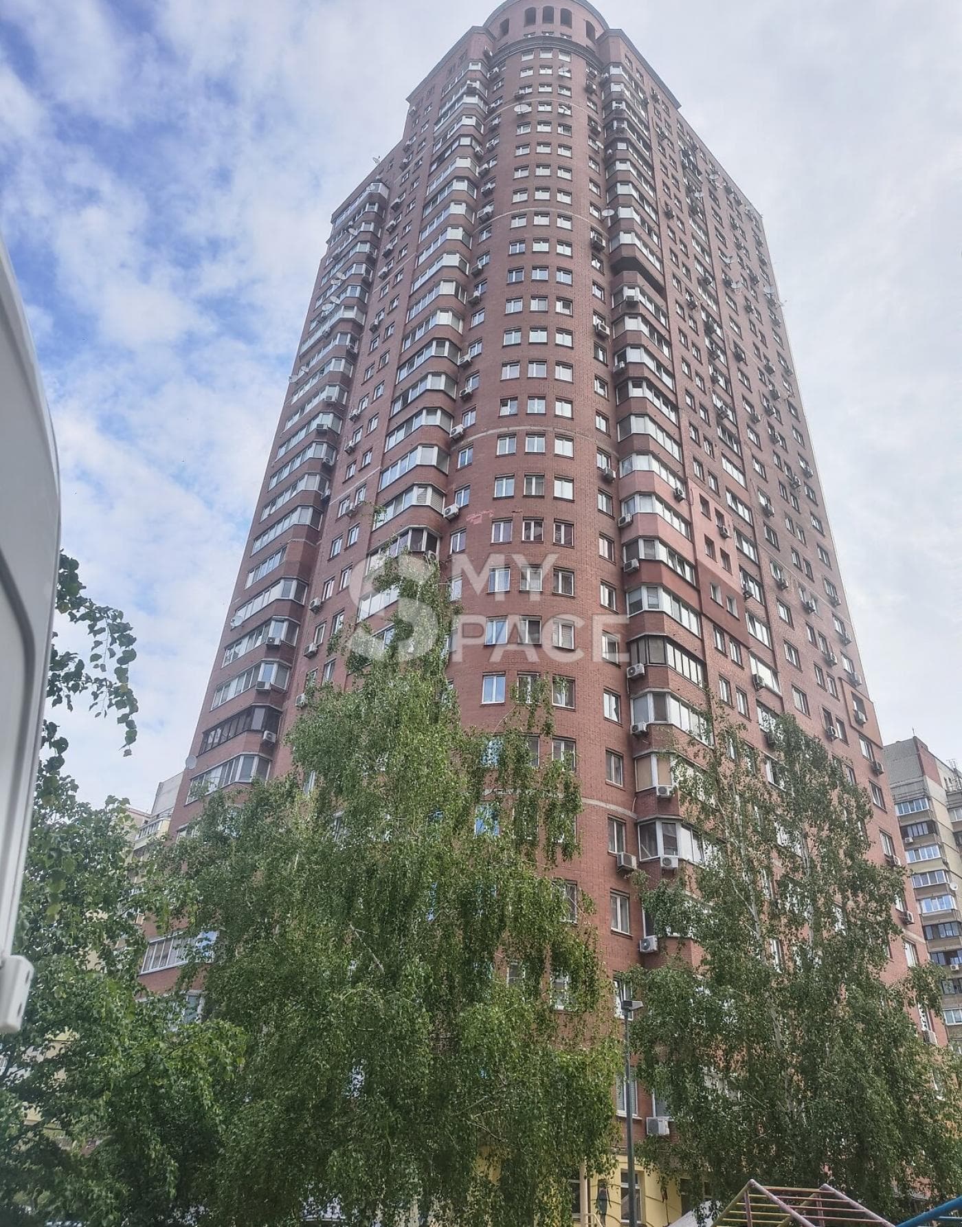вул. Ахматової Анни 13Г