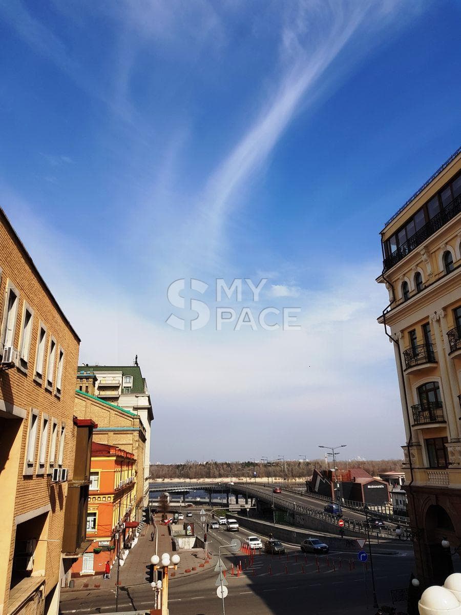 Боричів узвіз, 5