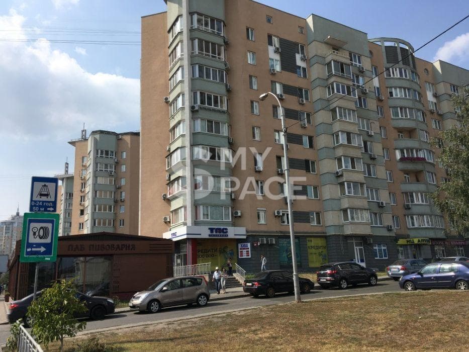 Вул. Окіпної Раїси, 4