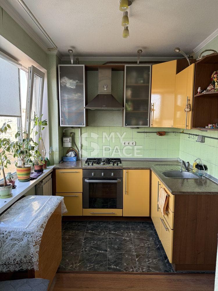 вул. Прирічна, 27