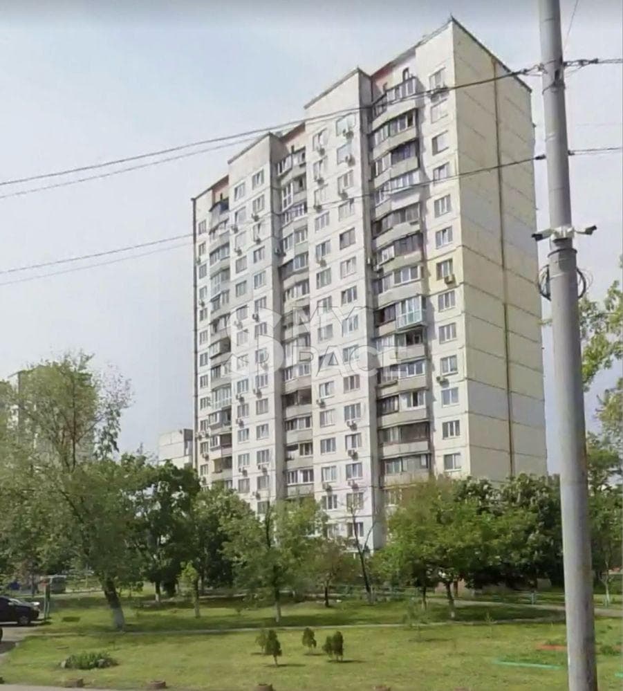 П-кт Володимира Івасюка, 1