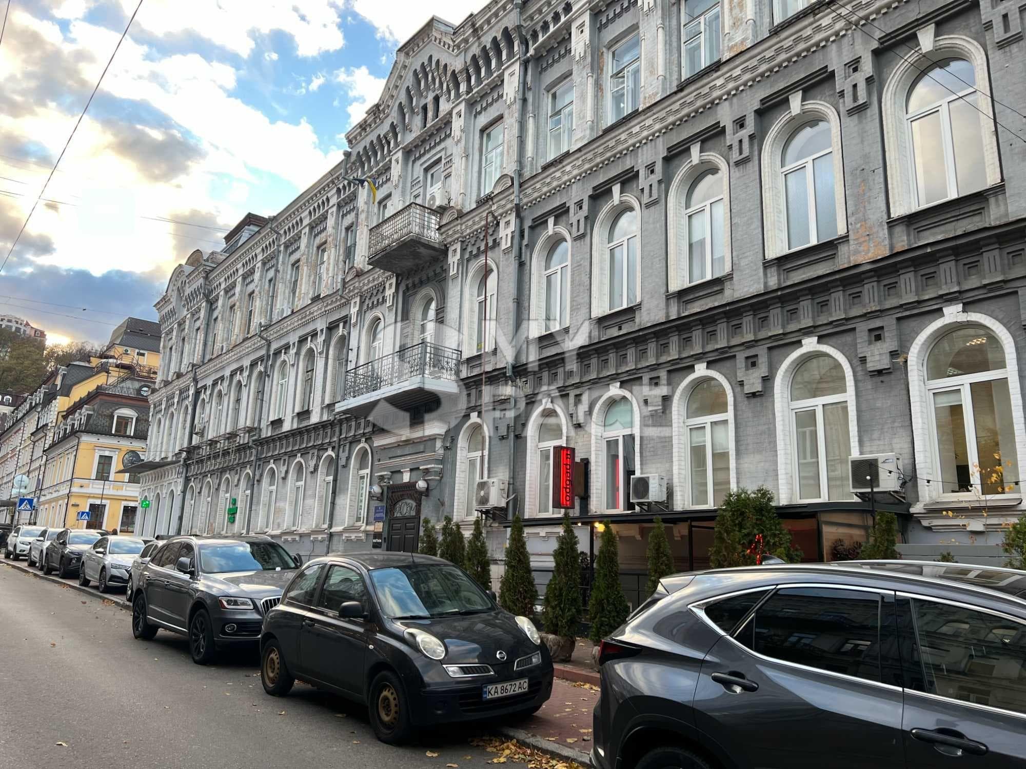 Поділ, м.Поштова Площа, Сагайдачного