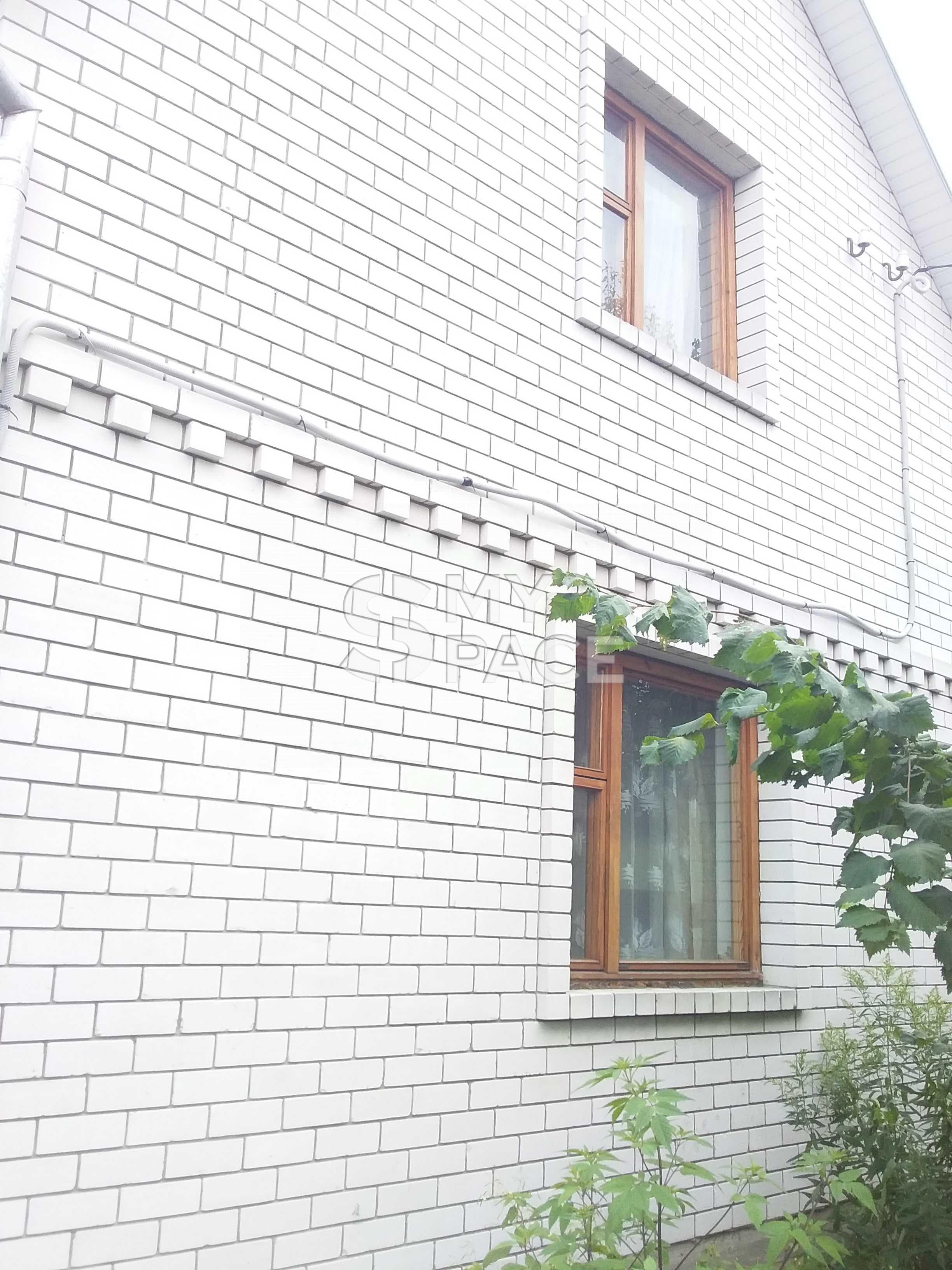Вул. Центральна, 37