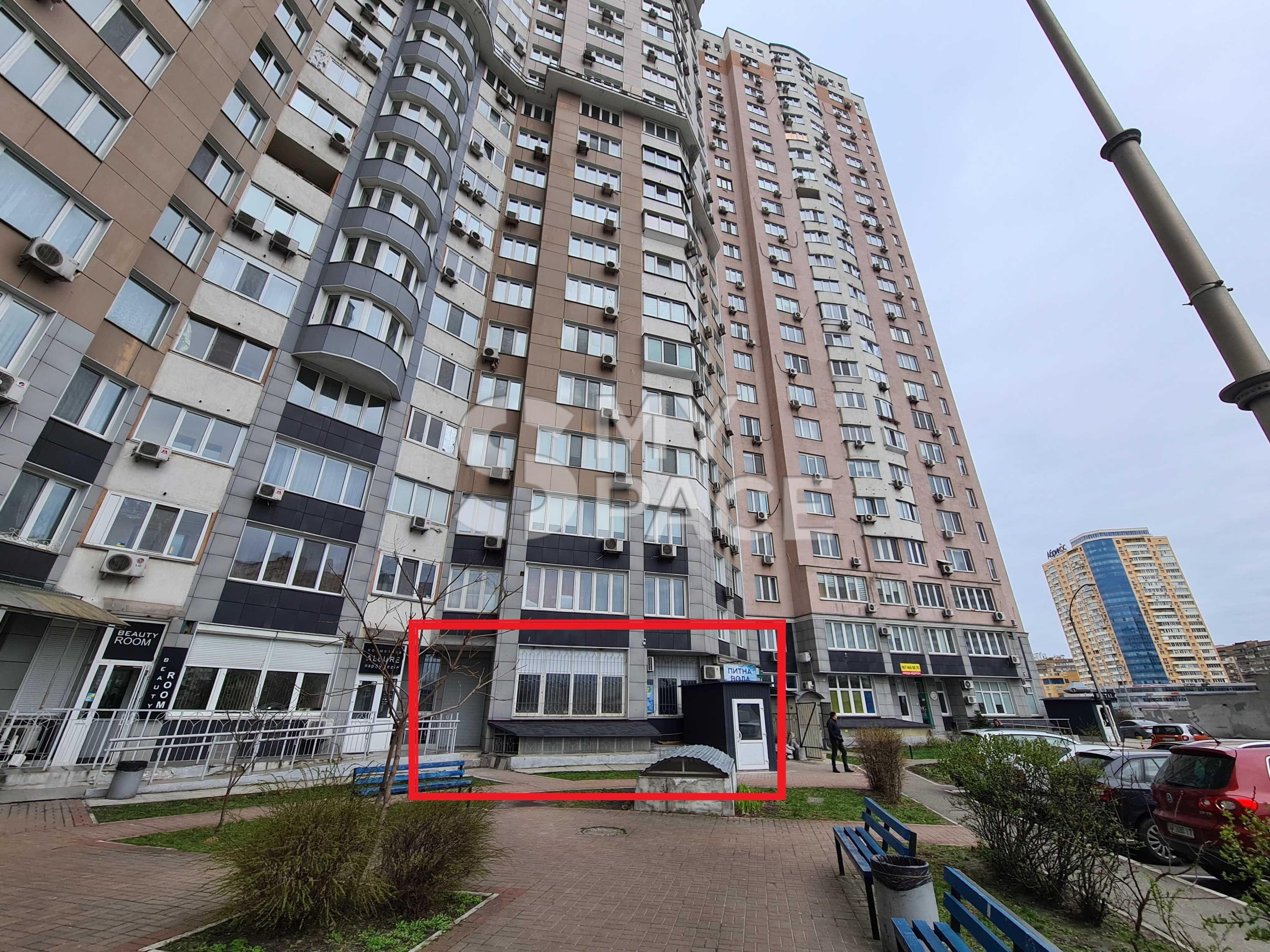 вул. Срібнокільска 1, фасад. ЖК Корона