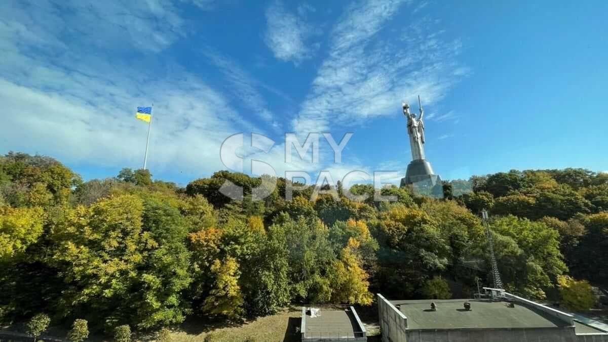 вул. Редутна, 67, 220 м