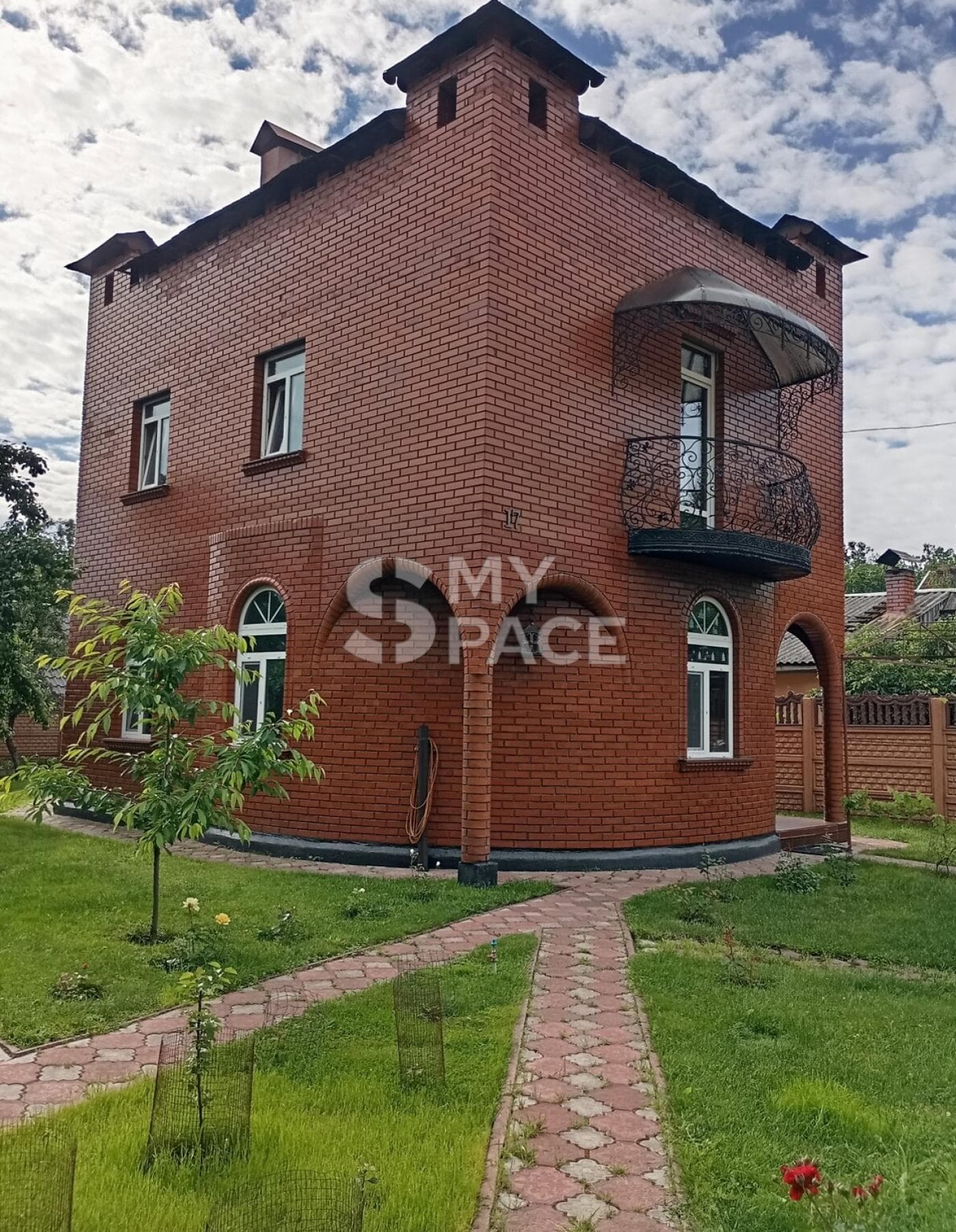 вул. Берковецька, 9/11