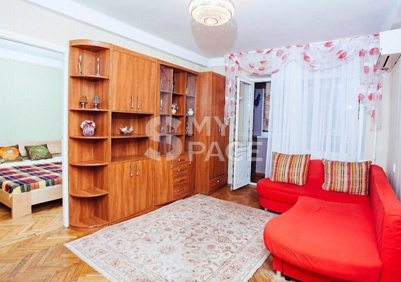 Vul. Klovskyi uzviz, 24