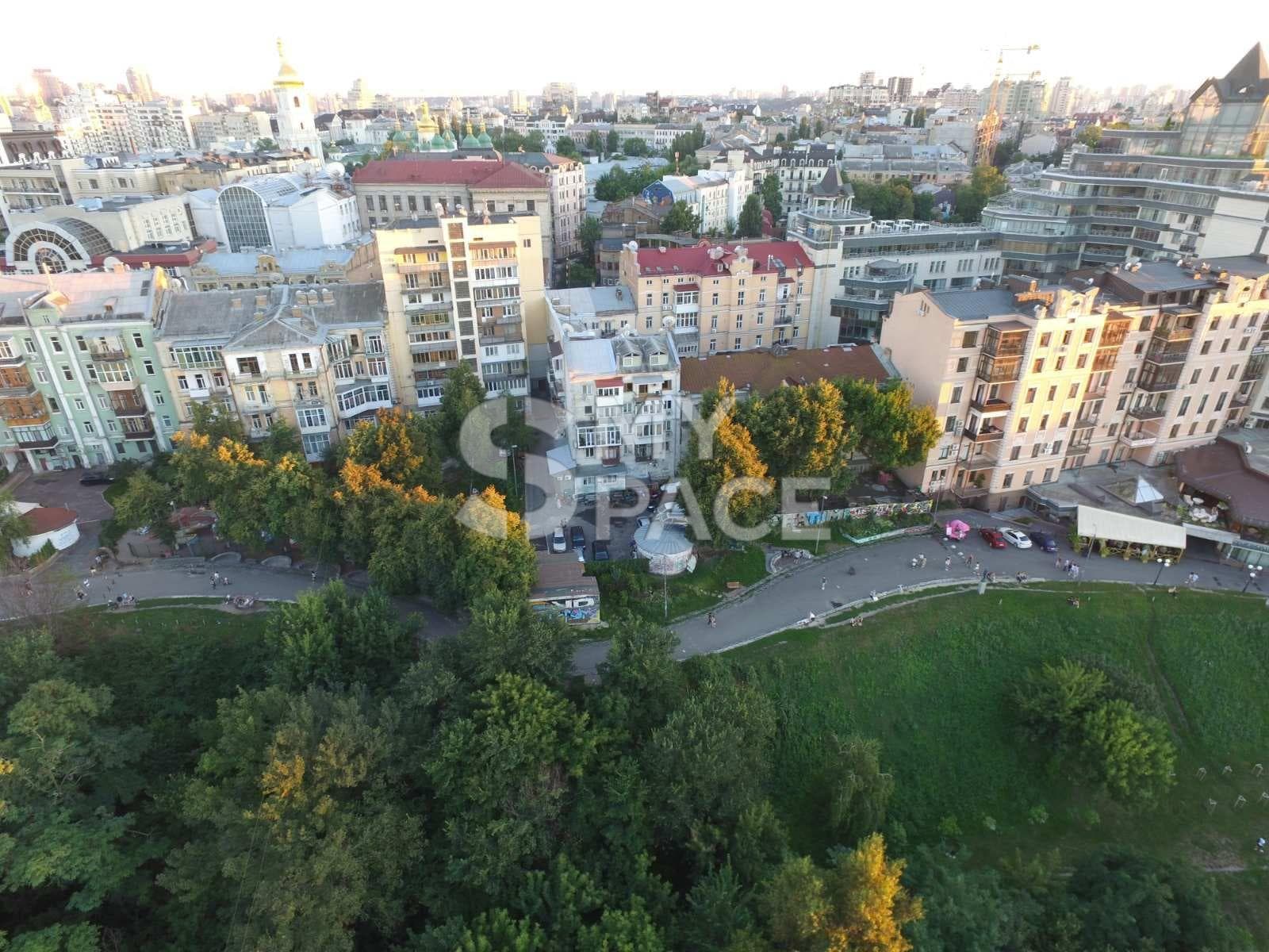 Вул. Велика Житомирська, 16