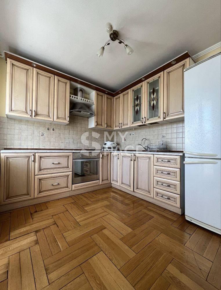 Голосіївський проспект, 11