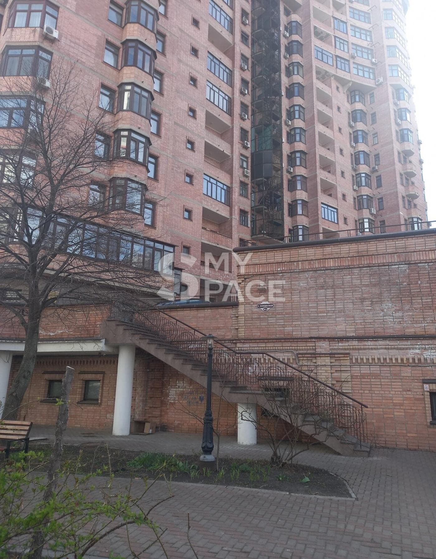 вул. Євгена Коновальця, 36-Б