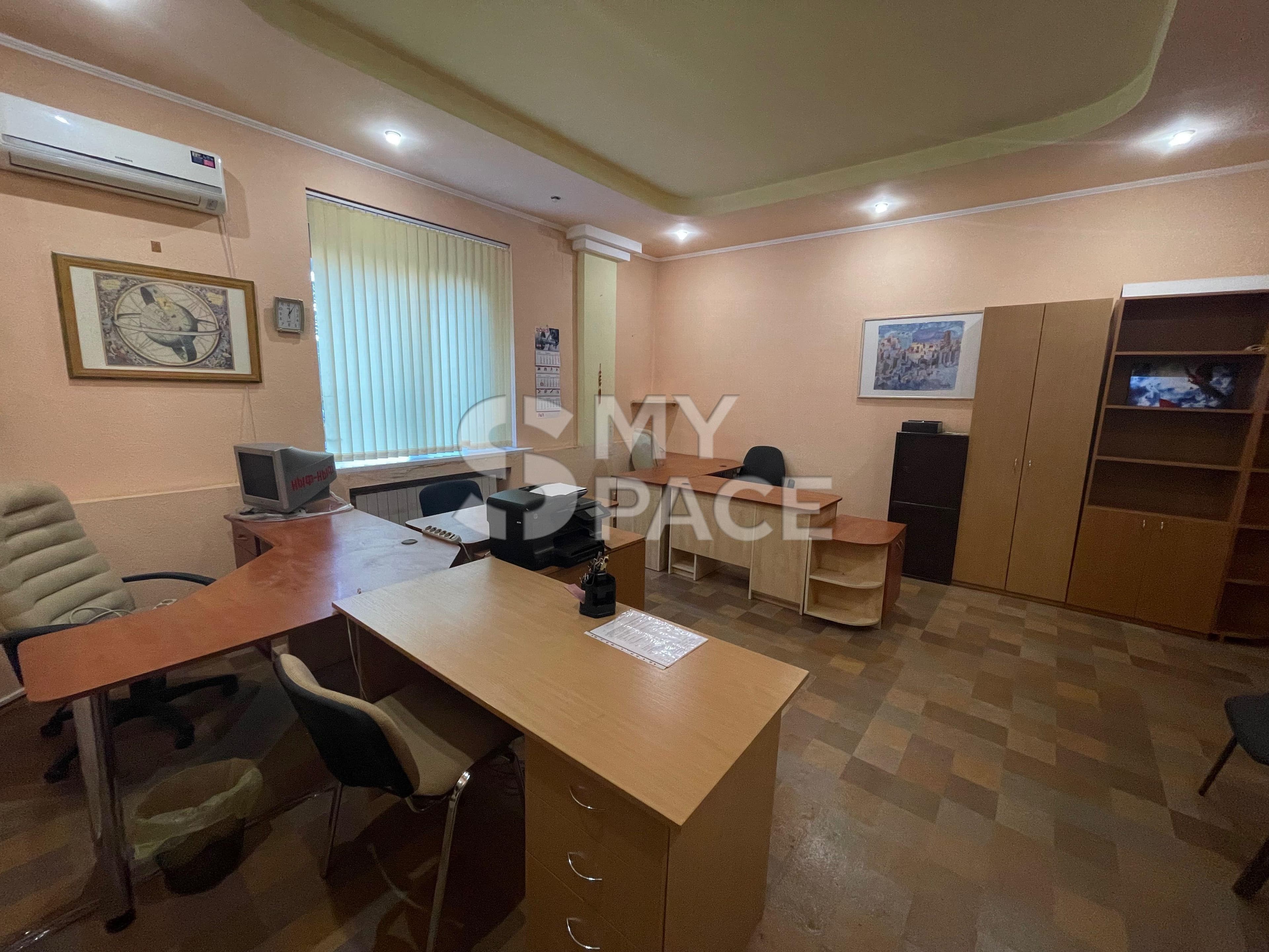 вул. Митрофана Довнар-Запольського, 4