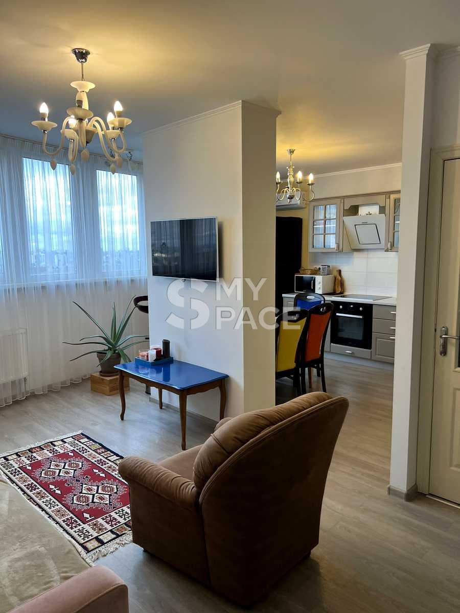 Авіаконструктора Ігоря Сікорського вул., 1