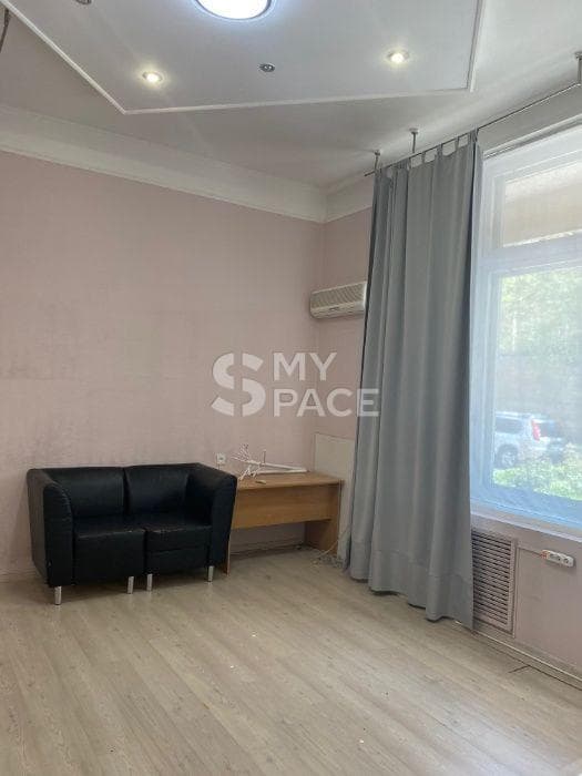 вул. Тарасівська, 21